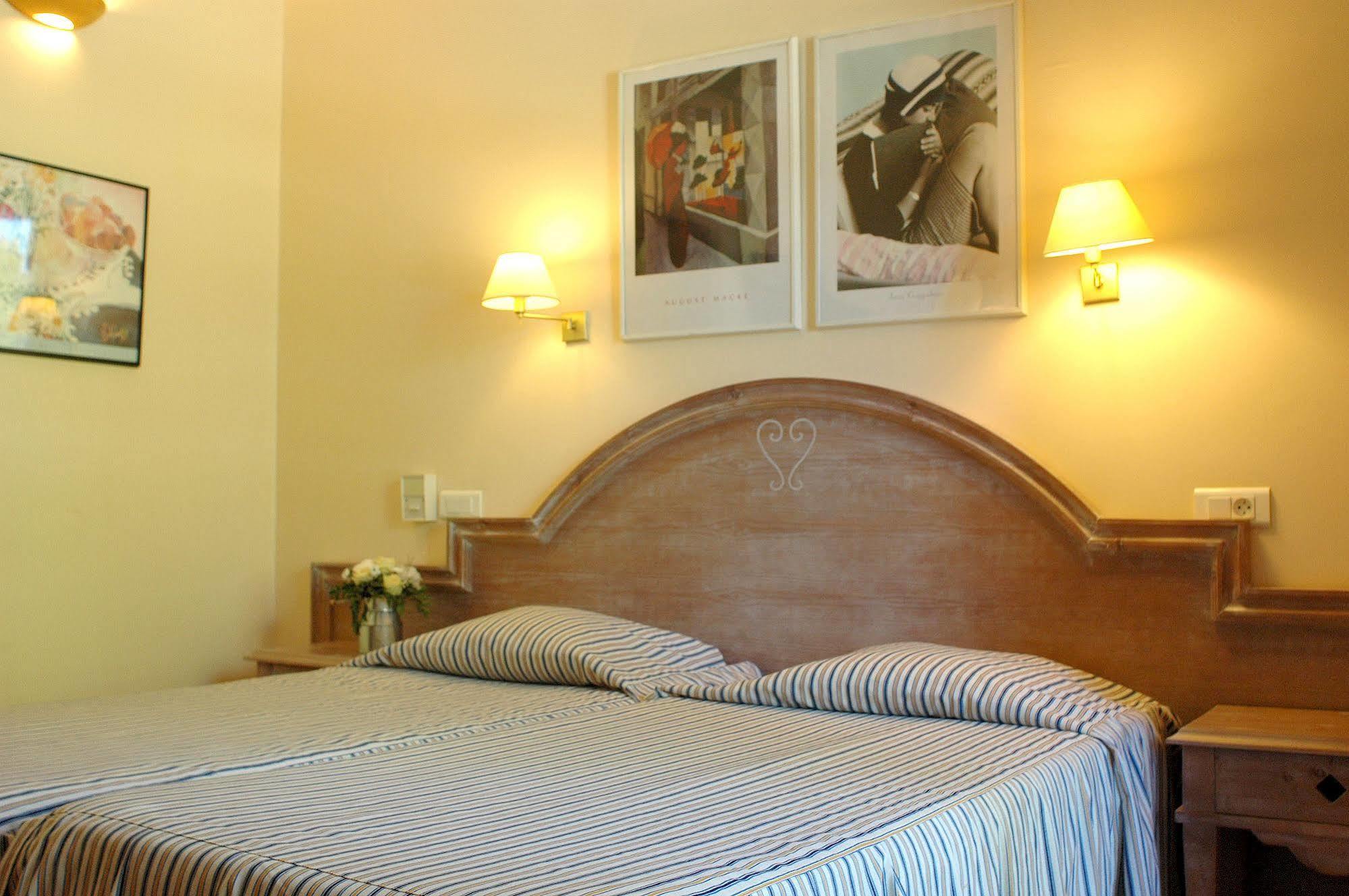 Vacances Bleues Hotel Castel Luberon Apt Dış mekan fotoğraf
